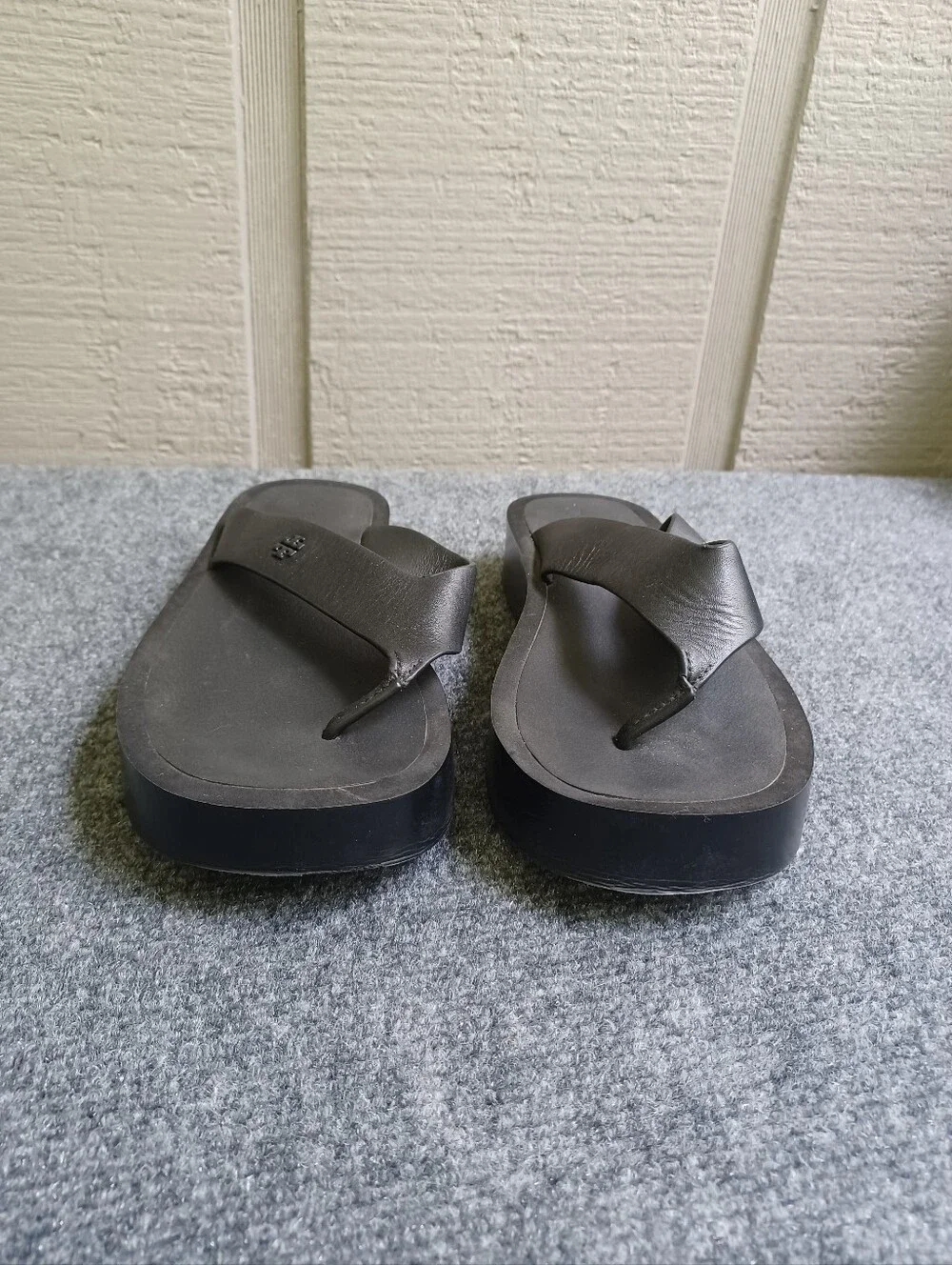 Tory Burch Leather Medallion Flip Flop Sandal Size 8 M Platform Black Minimalist